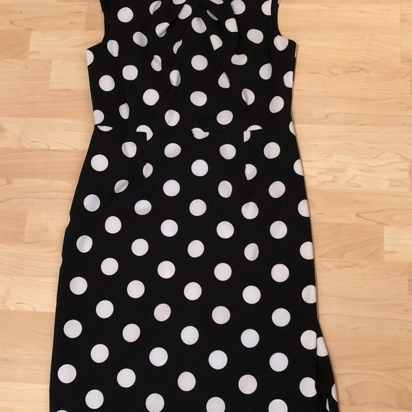 Studio I Black with white polka dot sheath. Stylish neckline Size 8 - Picture 2 of 4